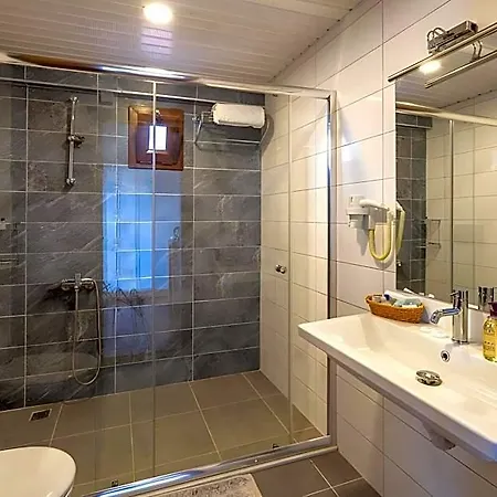 מלון Avena Mountain (adults Only) 3*
